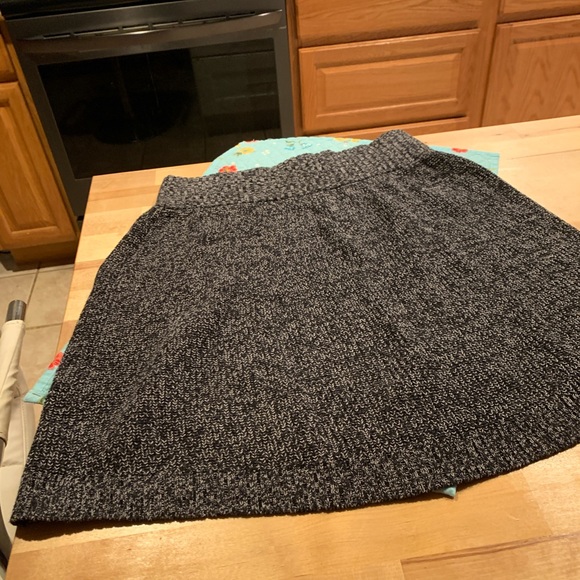 This is a really cute knit skirt in black and white tweed. - Picture 5 of 5